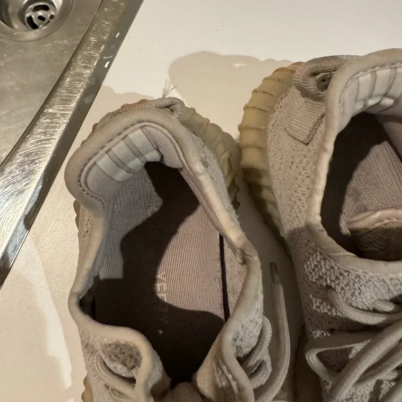 Yeezy - Picture 2 of 3